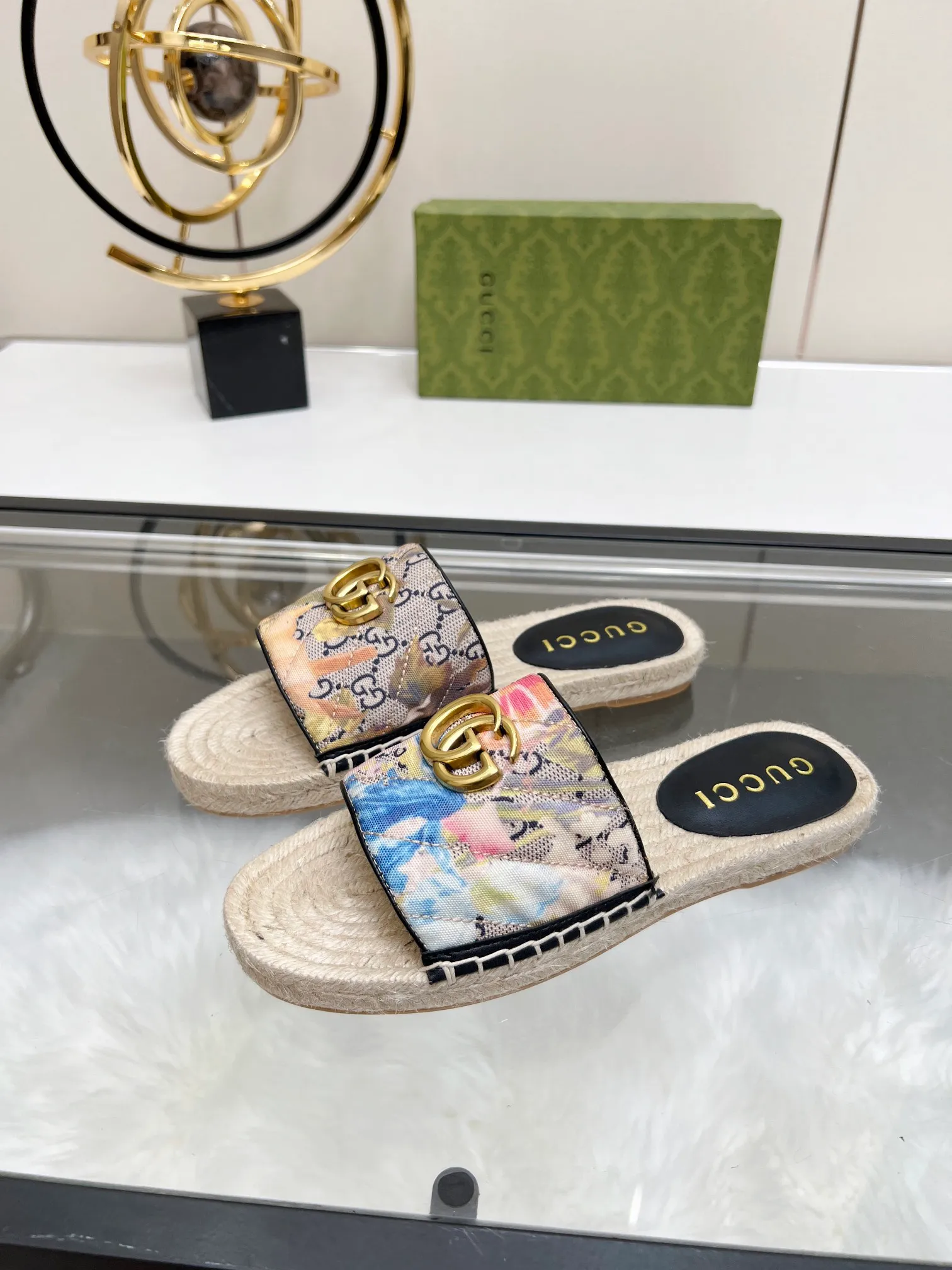 👟👟Ex-factory price 320👟👟 Gucci slippers fisherman shoes new color Injection molded one-piece straw bottom, high-end quality Fabric: Double G imported fabric Lining: sheepskin lining Code number: 35~42 Fabric styles include apricot, floral, pink, black, blue, burgundy, champagne, green, orange, cyan, starry sky, more than 30 colors to choose from, many colors to be updated in the future ,,,,,,,,
